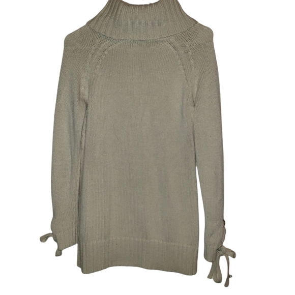 Charlotte Russe Women's Sweater - Picture 2 of 4